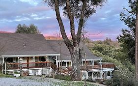 Sierra Mountain Lodge - Vacation Rentals - Yosemite